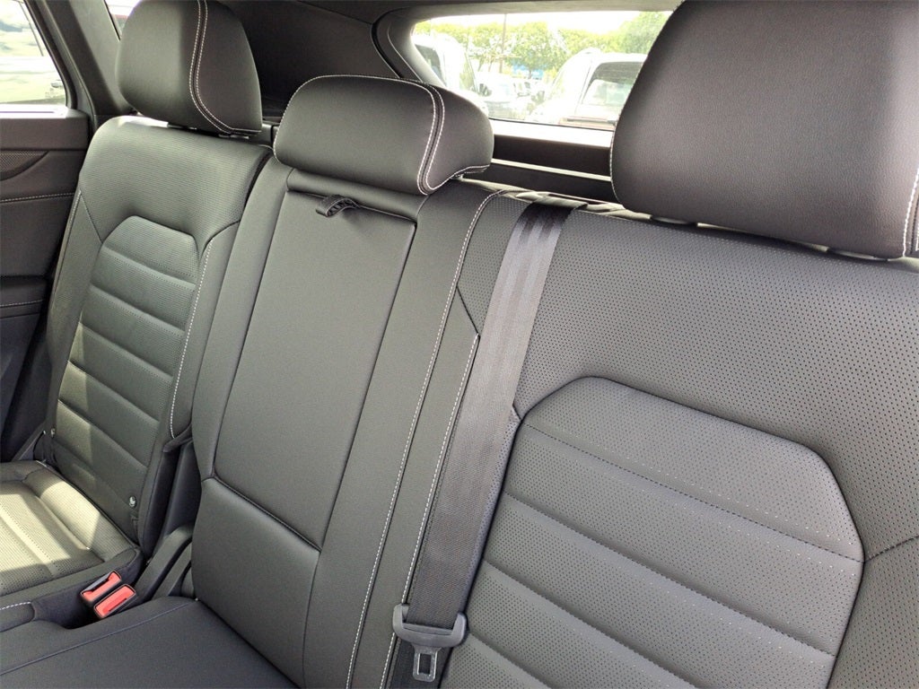 2026 Volkswagen Atlas Cross Sport 2.0T SEL R-Line Black