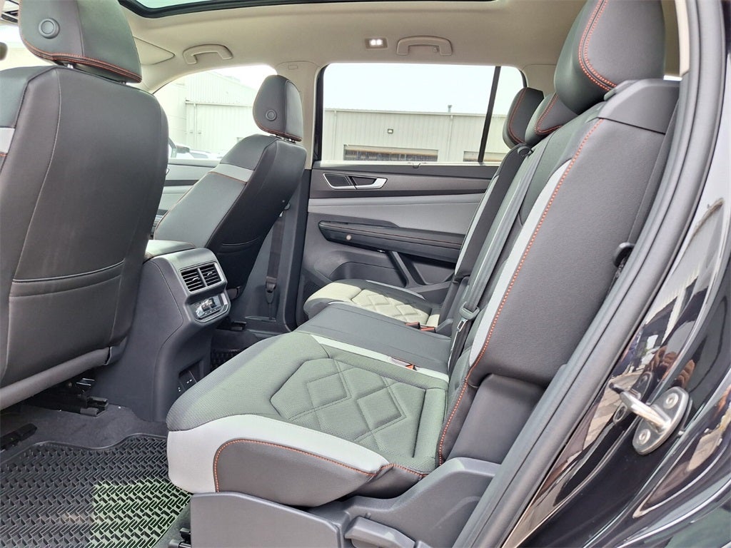 2025 Volkswagen Atlas 2.0T Peak Edition