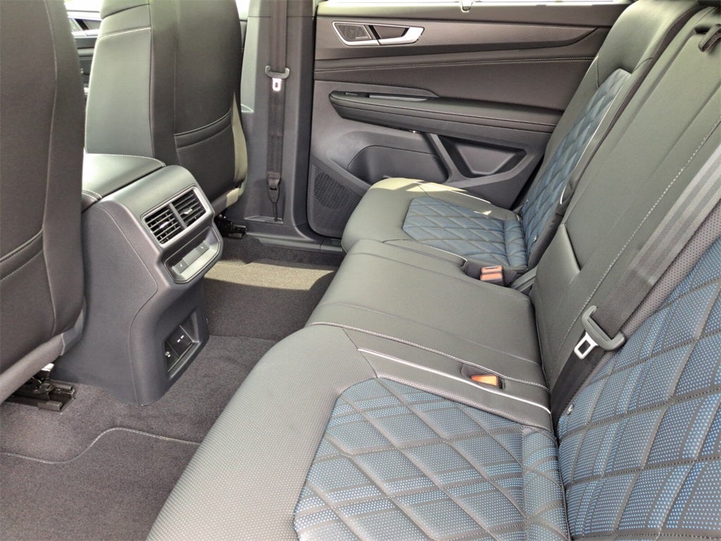 2026 Volkswagen Atlas Cross Sport 2.0T SEL Premium R-Line