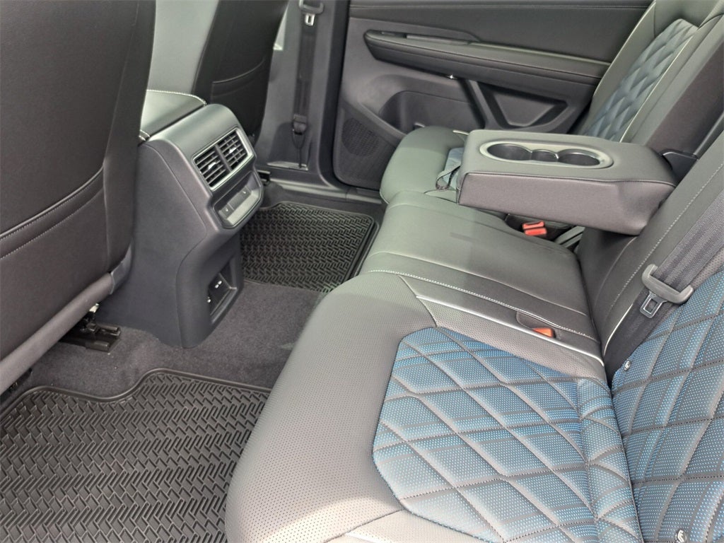 2025 Volkswagen Atlas Cross Sport 2.0T SEL Premium R-Line