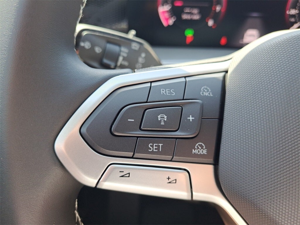 2025 Volkswagen Tiguan 2.0T SE