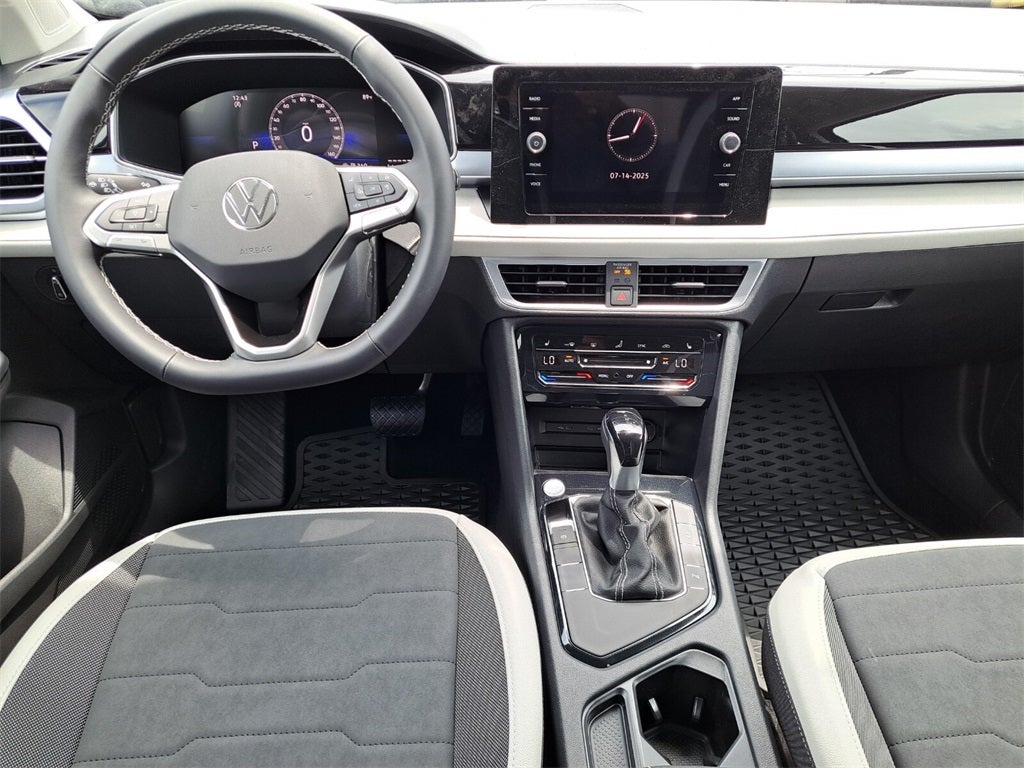2025 Volkswagen Taos 1.5T SE