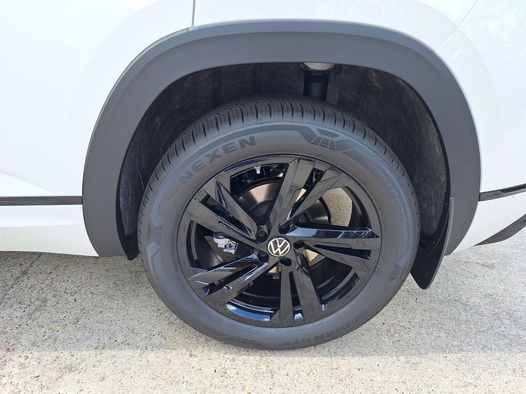 2026 Volkswagen Atlas Cross Sport 2.0T SEL R-Line Black