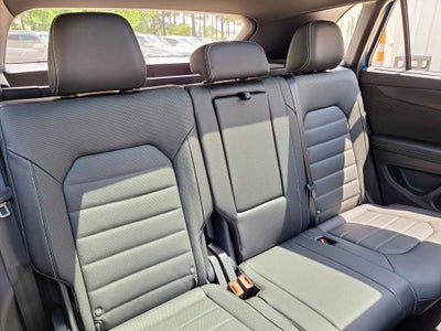 2025 Volkswagen Atlas Cross Sport 2.0T SEL R-Line Black