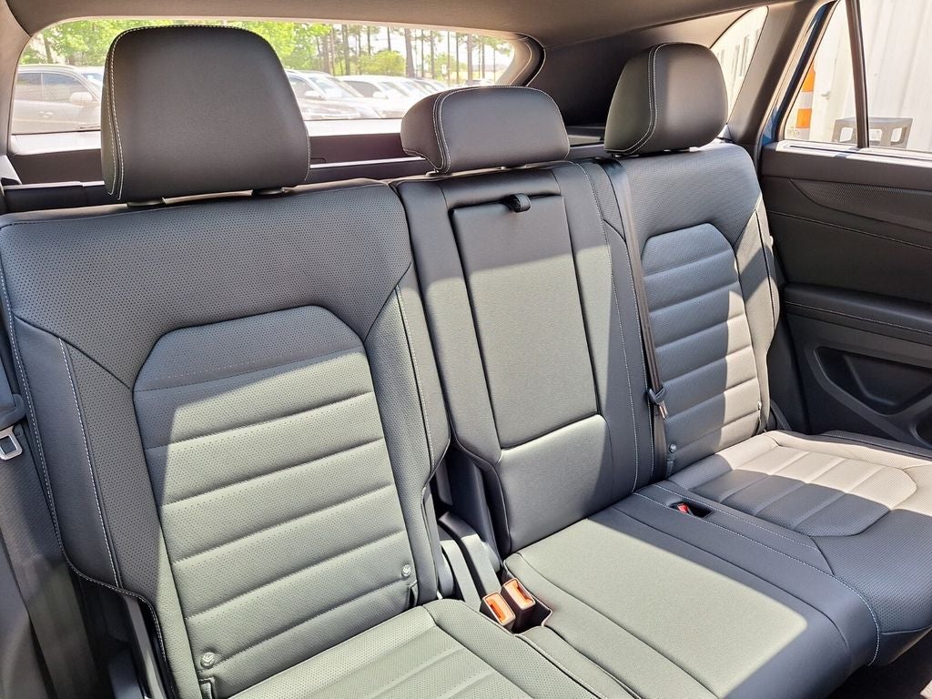 2025 Volkswagen Atlas Cross Sport 2.0T SEL R-Line Black