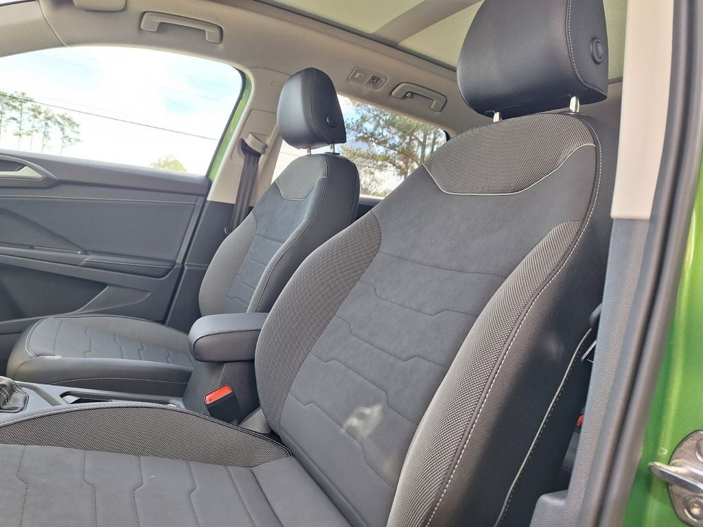 2026 Volkswagen Taos 1.5T SE Black