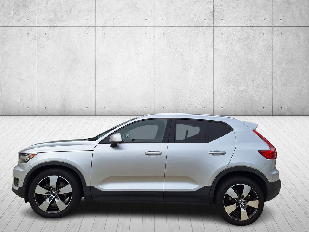 2019 Volvo XC40 Momentum