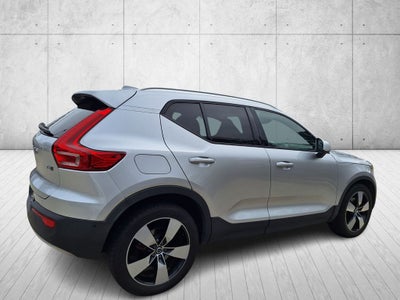 2019 Volvo XC40 Momentum